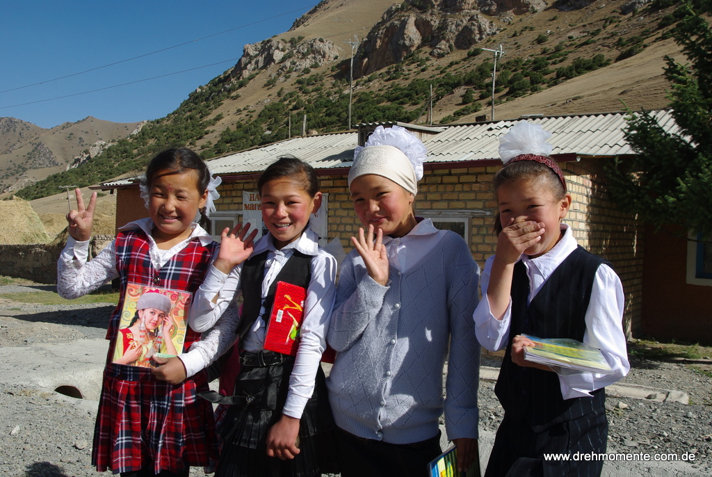 kirgisische Schulmädchen
